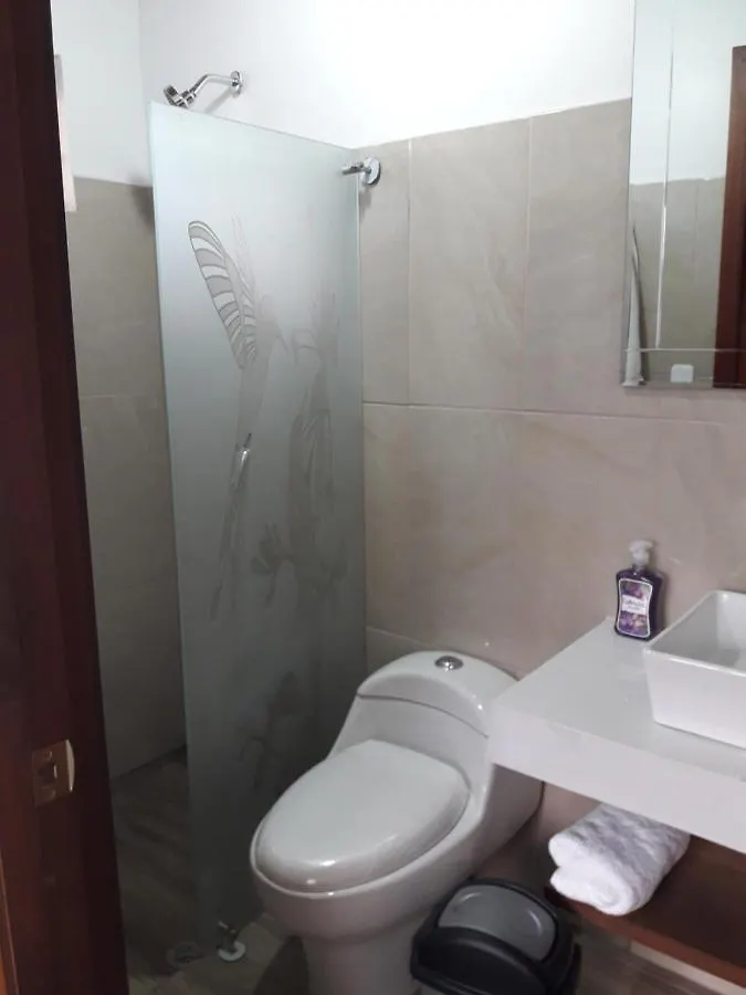 Hotel Quinta La Gardenia Puembo 0*,