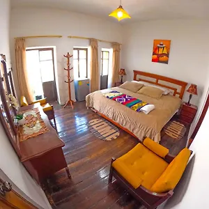 2* Pensión Colonial House